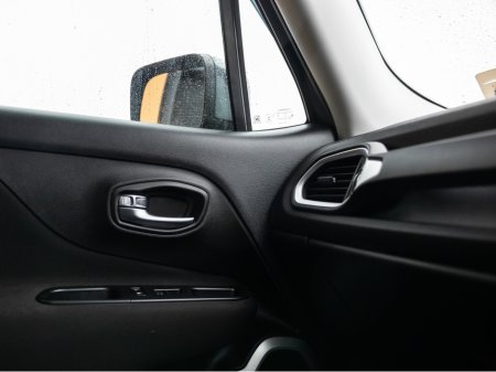 2015 Jeep Renegade - thumbnail 17