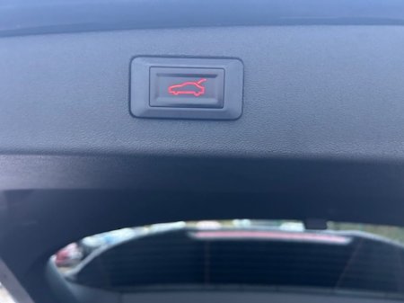 2024 Volkswagen Tiguan 2.0 TDI 150HP R-Line DSG Electric Boot €52,995 thumbnail