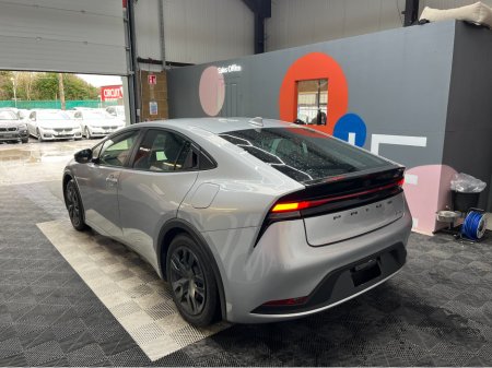 2025 Toyota Prius - thumbnail 4