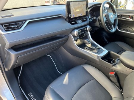 2023 Toyota Rav4 2.5 Hybrid AWD-i Platinum €44,950 thumbnail