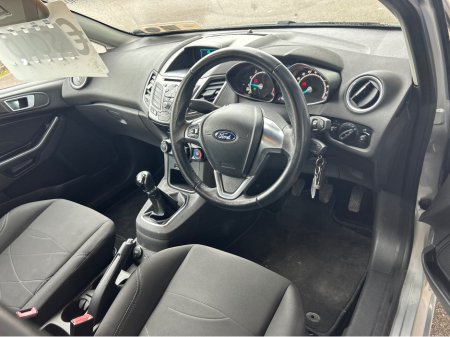 2015 Ford Fiesta - thumbnail 4