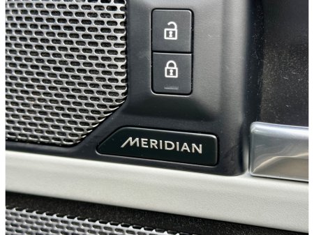 2023 Land Rover Defender - thumbnail 10