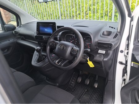 2022 Toyota Proace City Icon L1 Panel Van 1.5 Diesel with 3 seats in front and double sliding doors. thumbnail