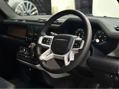 2025 Land Rover Defender - thumbnail 12