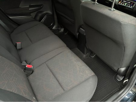 2016 Honda Fit DAA-GP5 €12,750 thumbnail