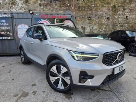 2023 Volvo XC40 - thumbnail 1