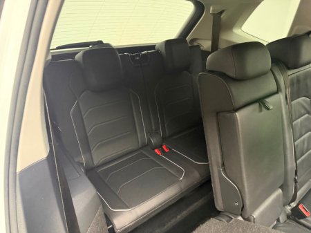 2020 Volkswagen Tiguan Allspace R-LINE 2.0TDI 150HP 7 SEATER *PAN ROOF* €32,990 thumbnail