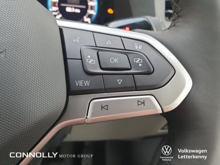 2025 Volkswagen Crafter CR35 Panel van Highline MWB 177 HP 2.0 TDI 8sp Automatic FWD €50,366 thumbnail