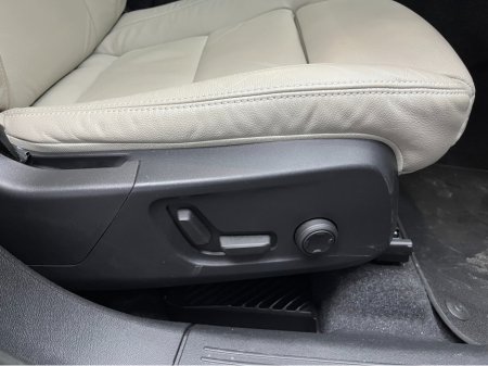 2022 Volvo XC40 2022 VOLVO XC40 RECHARGE PLUG-IN HYBRID T5 INS 1.5 AUTOMATIC / CRUISE CONTROL / 360° PARKING CAMERA / ELECTRIC MEMORY HEATED FRONT & REAR SEATS / PANORAMIC SUNROOF €36,950 thumbnail