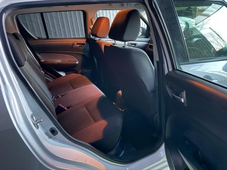 2014 Suzuki Swift - thumbnail 10