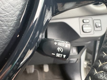 2018 Toyota Yaris - thumbnail 16