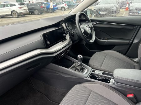 2024 Skoda Octavia - thumbnail 2