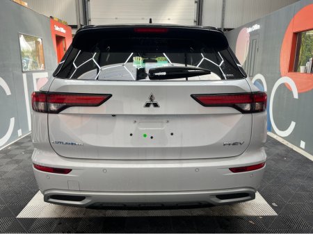 2024 Mitsubishi Outlander - photo 3