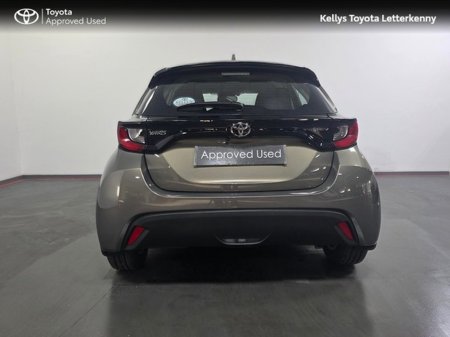 2025 Toyota Yaris Yaris Hybrid 115 Luna #103 €25,995 thumbnail