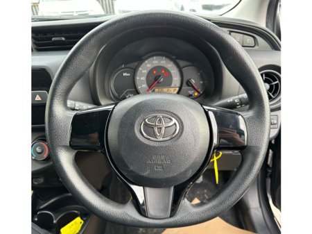 2017 Toyota Vitz /Yaris 1.0L Petrol Automatic (6236) €9,995 thumbnail