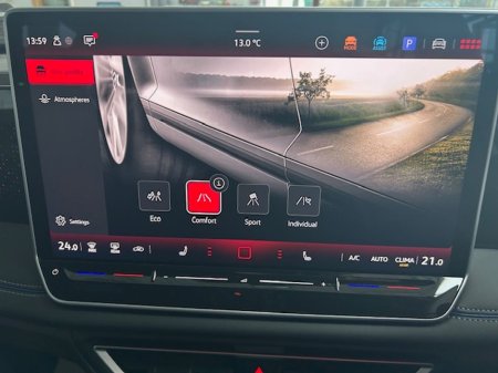 2025 Volkswagen Tiguan Tiguan R-Line 2.0TDi 150 DSG 2WD Auto Start/Stop €57,995 thumbnail