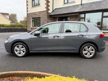 2023 Volkswagen Golf 2.0 TDI 115HP Life €27,900