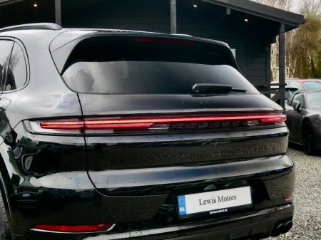 2025 Porsche Cayenne 3.0 E-Hybrid PHEV Auto €118,950 thumbnail
