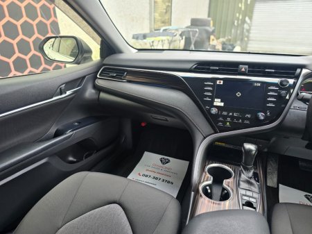 2020 Toyota Camry - thumbnail 18