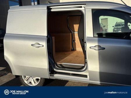 2025 Renault Kangoo - thumbnail 16