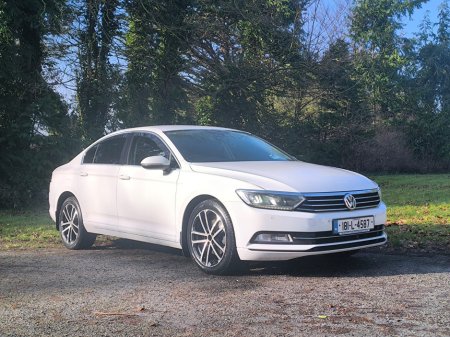 2018 Volkswagen Passat - thumbnail 5