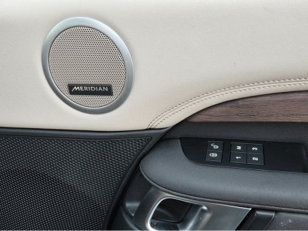 2020 Land Rover Discovery - thumbnail 16