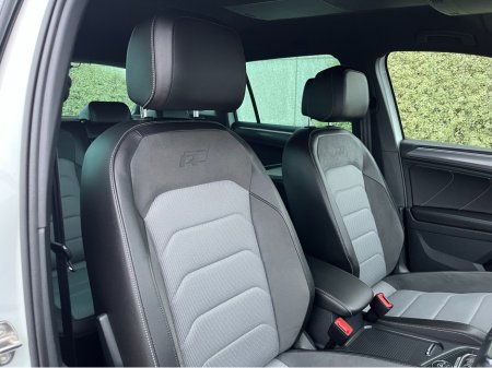 2020 Volkswagen Tiguan R-LINE 4MOTION AUTOMATIC 2.0 DIESEL //LOW MILES//HIGH SPEC//360 PARKING CAMERAS//HALF LEATHER HEATED FRONT AND REAR SEATS//KEYLESS ENTRY// €34,950 thumbnail
