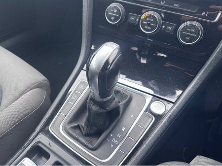 2015 Volkswagen Golf 1.4  HIGHLINE 138BHP  5DR AUTO €9,995 thumbnail