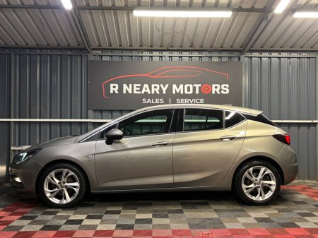 2017 Vauxhall Astra - thumbnail 3