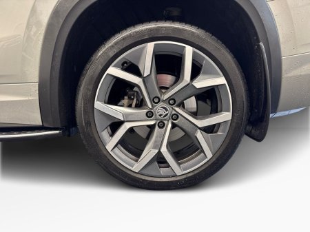 2025 Skoda Kodiaq 2.0TDI SPORTLINE *STEEL GREY* €125 P/W ON PCP €61,995 thumbnail