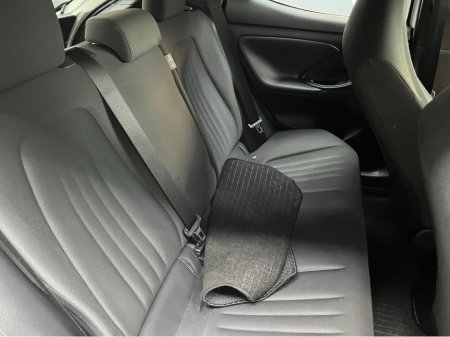 2020 Toyota Yaris - thumbnail 10