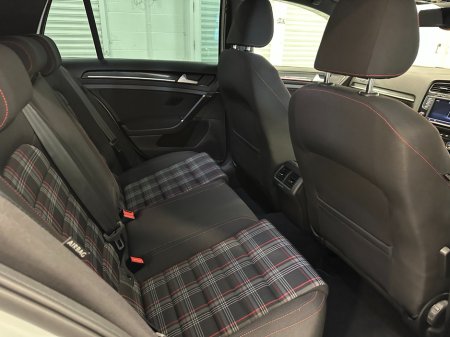 2014 Volkswagen Golf - thumbnail 33