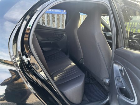 2021 Toyota Yaris - thumbnail 10