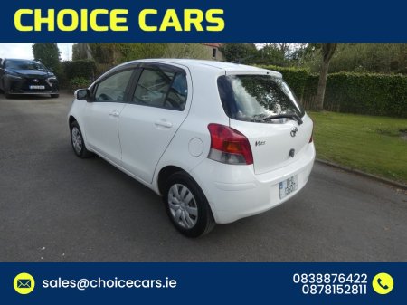 2010 Toyota Vitz - photo 4