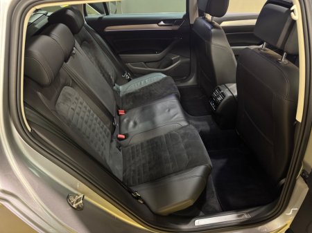 2019 Volkswagen Passat - thumbnail 11