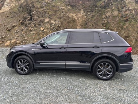 2023 Volkswagen Tiguan - thumbnail 4