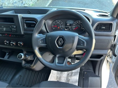 2021 Renault Master RED EDITION FWD 3T5 2DR €17,950 thumbnail