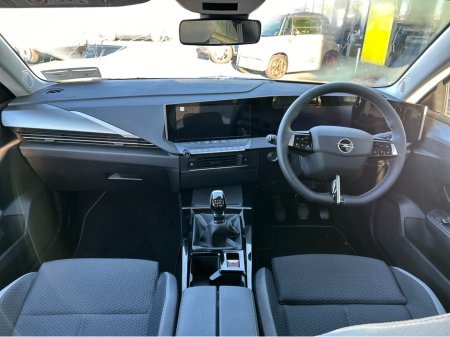 2026 Opel Astra 1.2 Turbo 110hp S/S6-speed manual €32,800 thumbnail