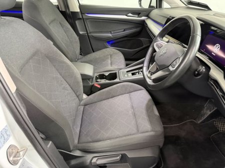 2023 Volkswagen Golf Life 1.0 TSI Mhev 110HP 5 €26,777 thumbnail