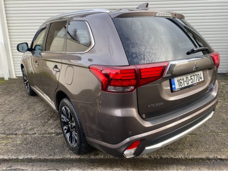 2016 Mitsubishi Outlander - thumbnail 2