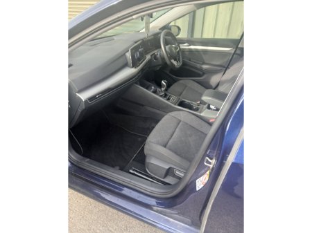 2023 Volkswagen Golf 2.0 TDI 115HP Life €24,995 thumbnail