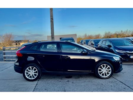 2017 Volvo V40 D4 (190hp) R-Design Geartronic €16,499