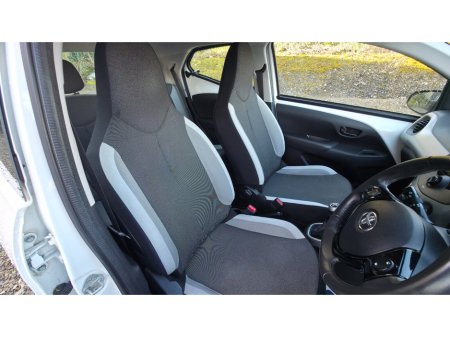 2015 Toyota Aygo - thumbnail 9