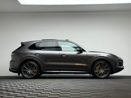2020 Porsche Cayenne - thumbnail 8