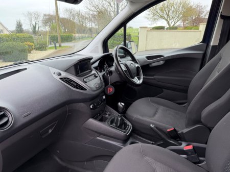 2023 Ford Transit Courier - thumbnail 14