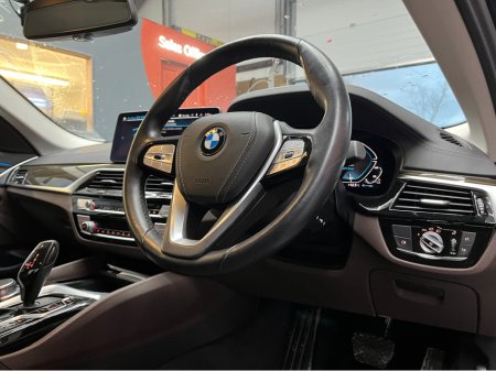 2020 BMW 5 Series €32950 2020 BMW 530E LUXURY EDITION JOY+ 2.0 AUTOMATIC / CRUISE CONTROL / 360° PARKING CAMERA / ELECTRIC MEMORY & HEATED SEATS / HEATED REAR SEATS / AMBIENT LIGHTS €32,950 thumbnail