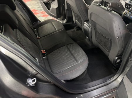 2021 Ford Focus - thumbnail 11