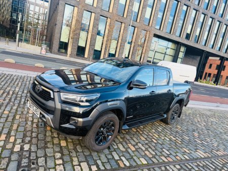 2021 Toyota Hilux  thumbnail