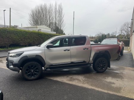 2025 Toyota Hilux - thumbnail 5