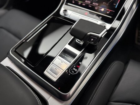 2025 Audi Q8 55 TFSI E S LINE 394HP QUATTRO €94,990 thumbnail